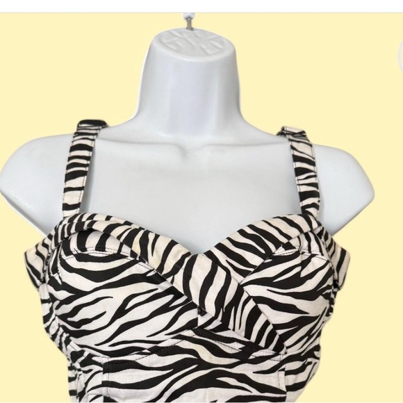 🦄Deadly Dames Pinup Zebra Print Vamp top-medium - Picture 1 of 7